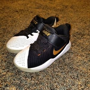 Nike Team Hustle Quick 2. Sz 11c